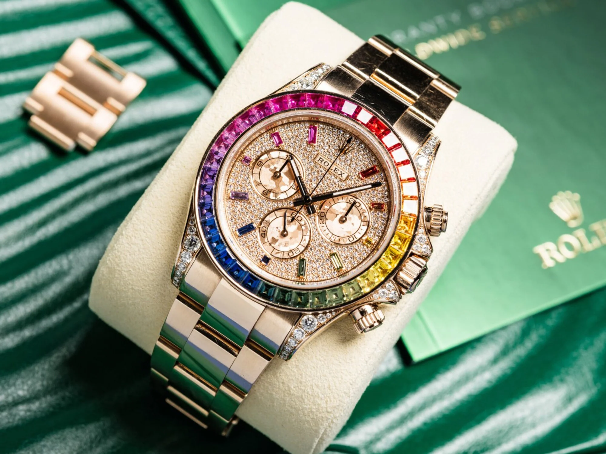 Rolex Cosmograph Daytona Rainbow To be confirmed — Gem-set dial with rainbow-coloured hour markers